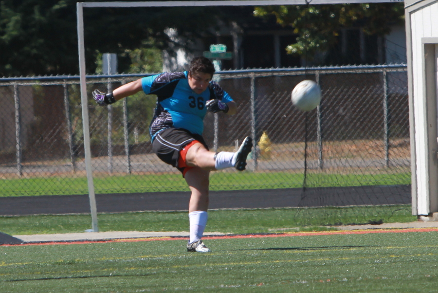 RoseburgGoalieIMG 3190